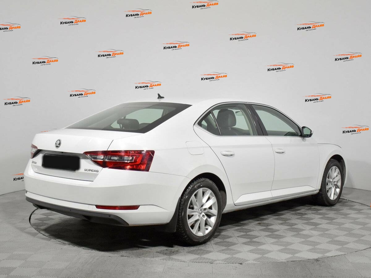 Skoda Superb 2018 года с пробегом. Фото: #3
