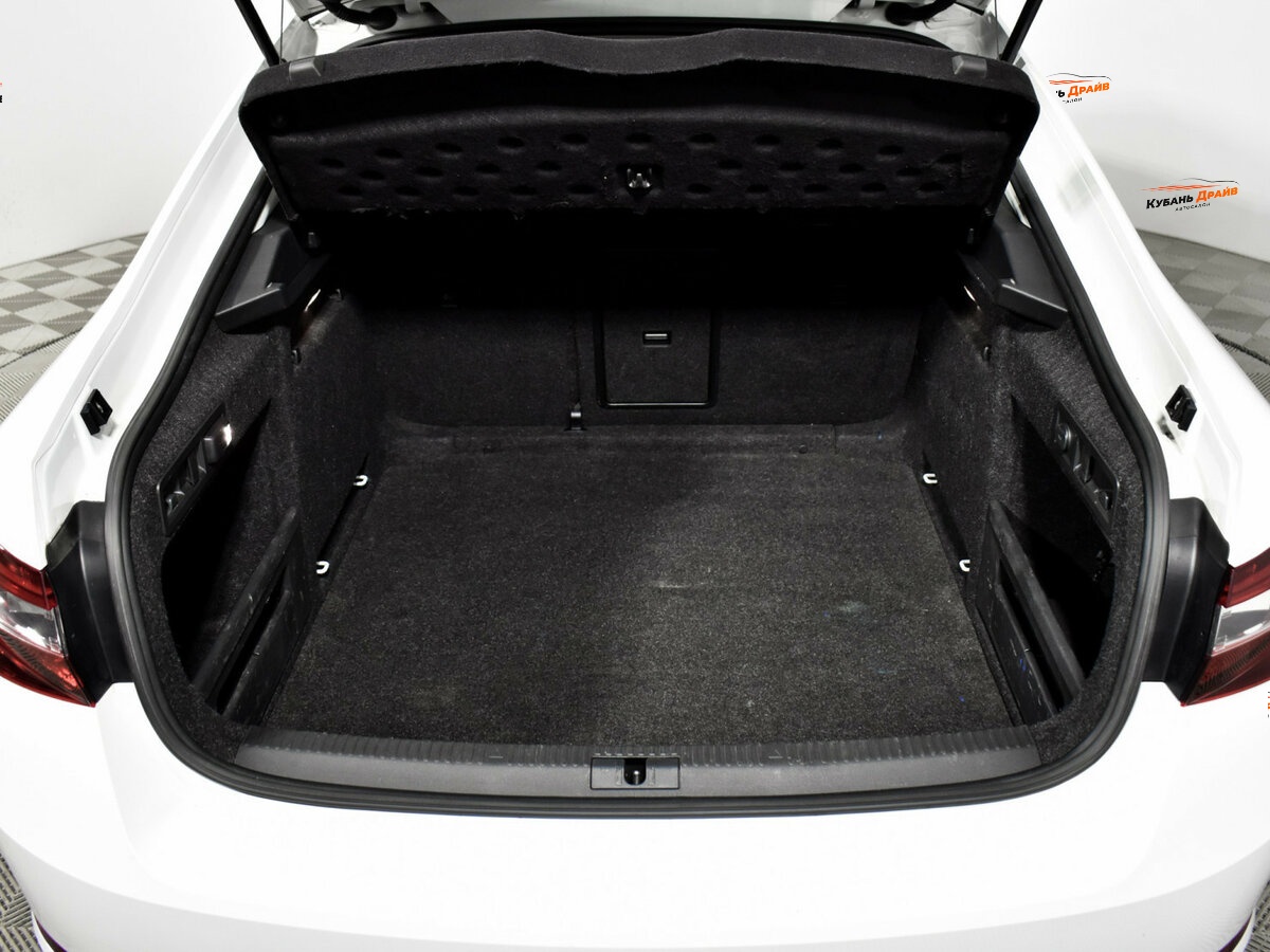 Skoda Superb 2018 года с пробегом. Фото: #17