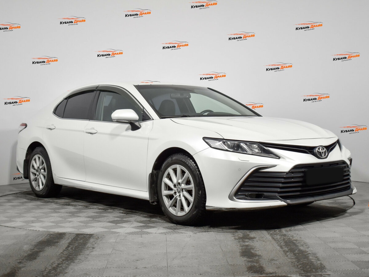 Toyota Camry 2022 года с пробегом. Фото: #2