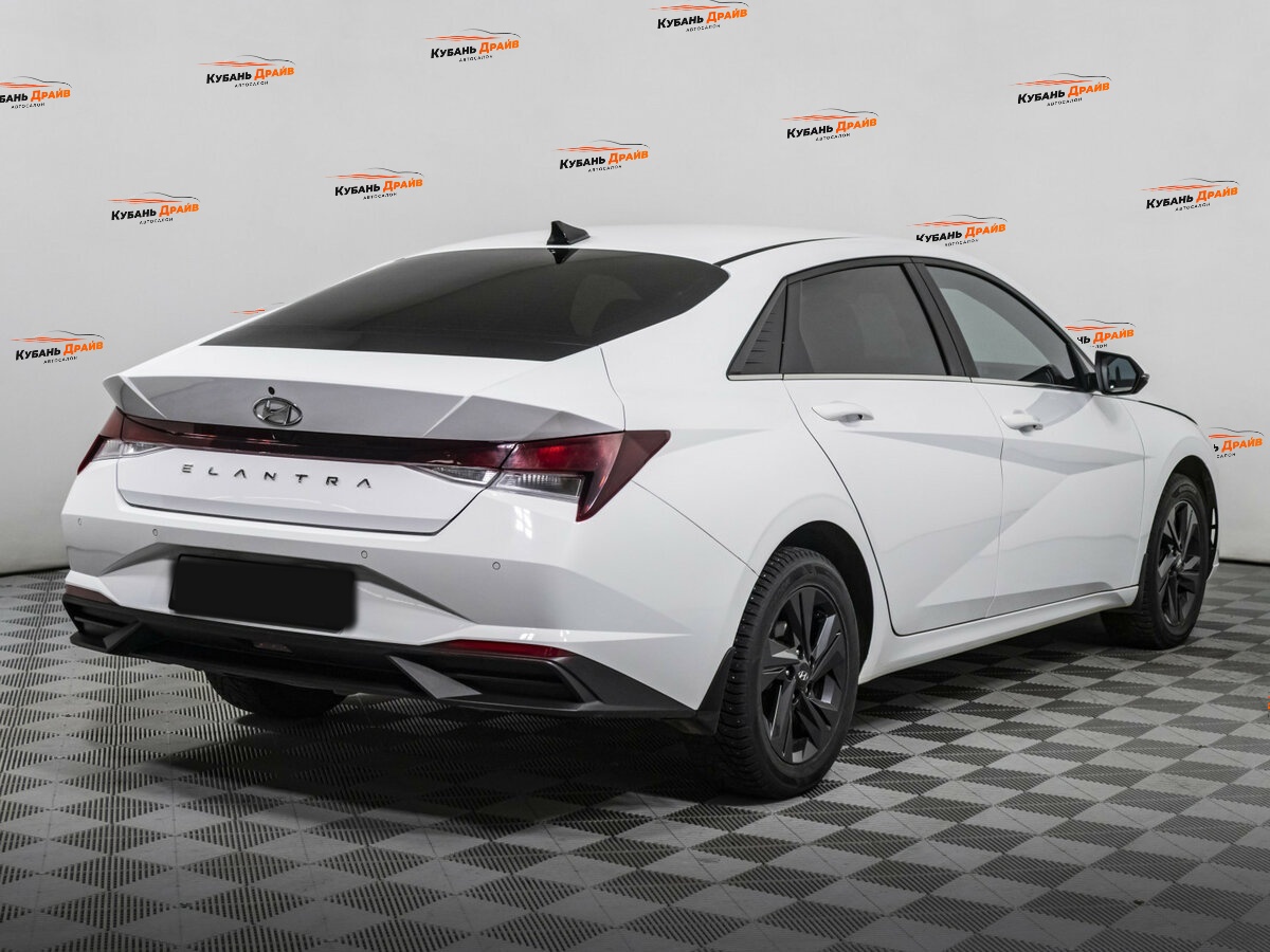 Hyundai Elantra 2021 года с пробегом. Фото: #4