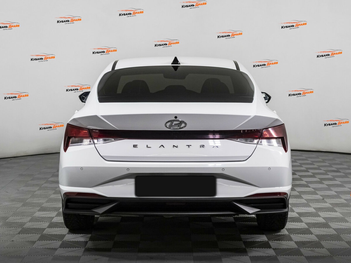 Hyundai Elantra 2021 года с пробегом. Фото: #5