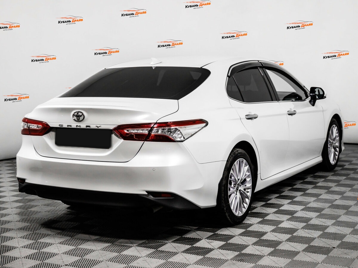 Toyota Camry 2019 года с пробегом. Фото: #4