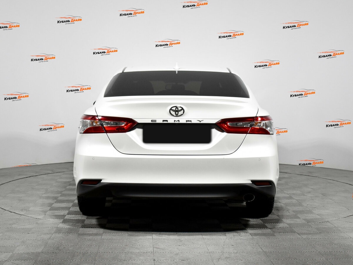 Toyota Camry 2020 года с пробегом. Фото: #4