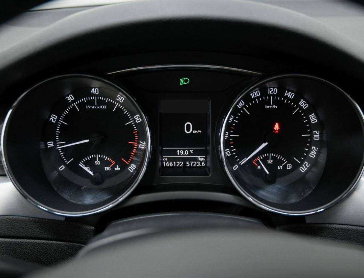 Skoda Superb 2014 года с пробегом. Фото: #24