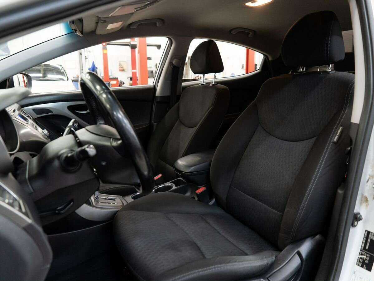 Hyundai Elantra 2012 года с пробегом. Фото: #5