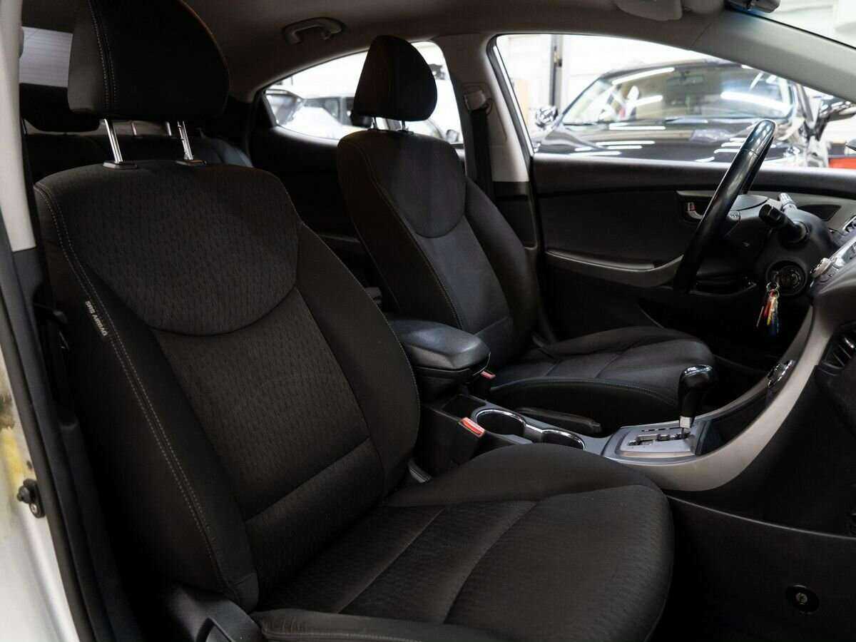 Hyundai Elantra 2012 года с пробегом. Фото: #8