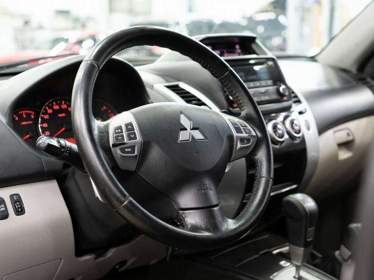 Mitsubishi Pajero Sport 2014 года с пробегом. Фото: #4