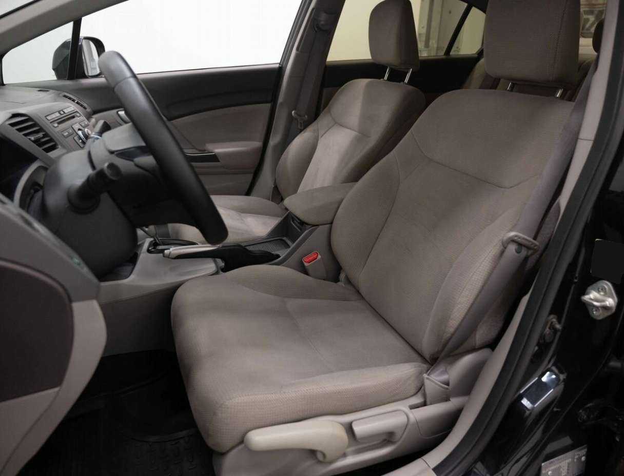 Honda Civic 2012 года с пробегом. Фото: #7