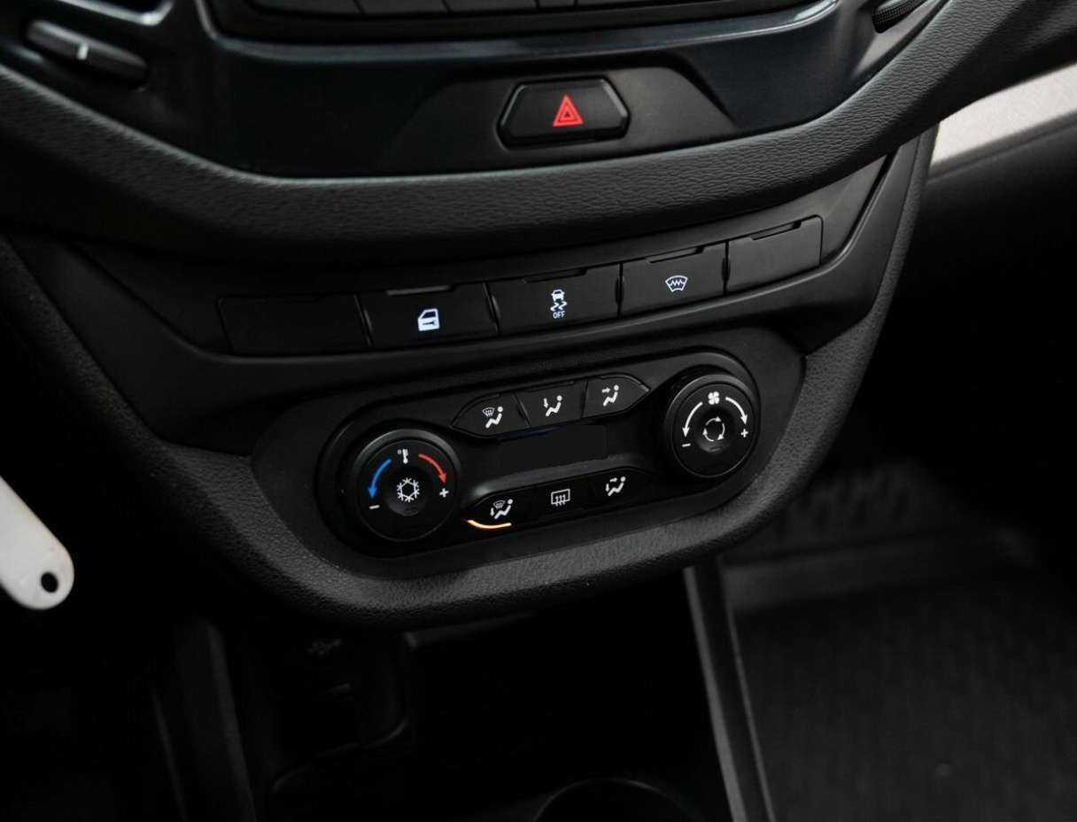 Lada (ВАЗ) Vesta 2019 года с пробегом. Фото: #19