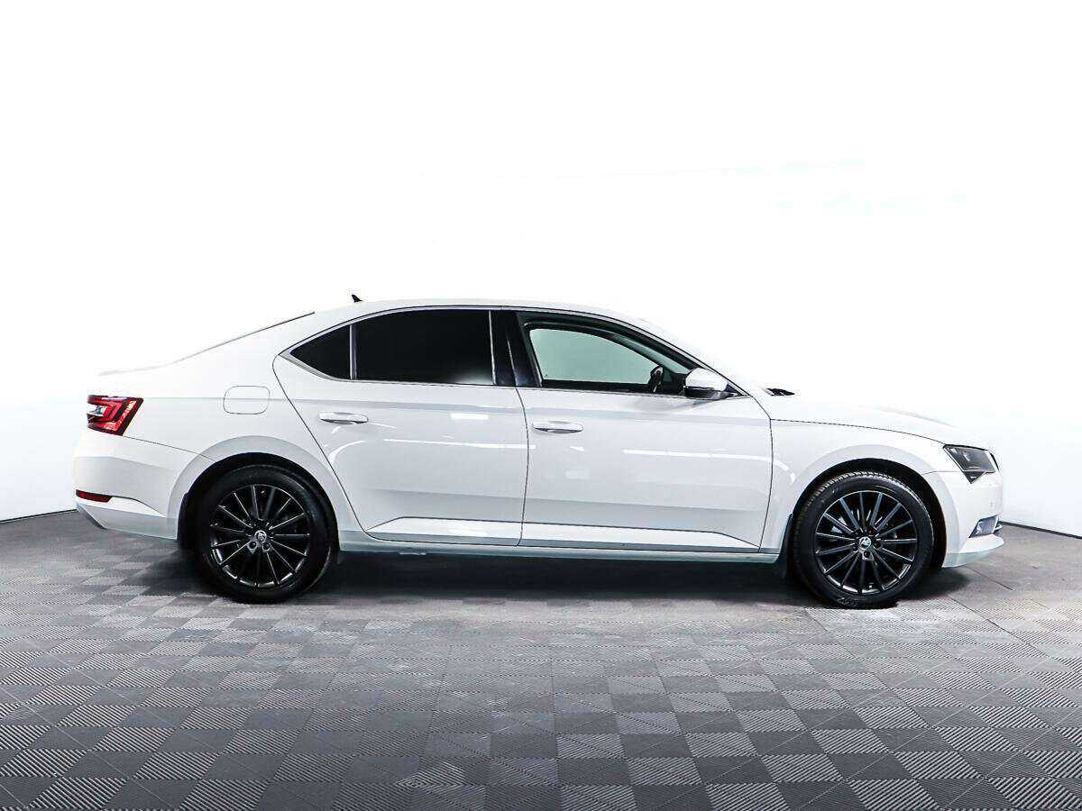 Skoda Superb 2017 года с пробегом. Фото: #3