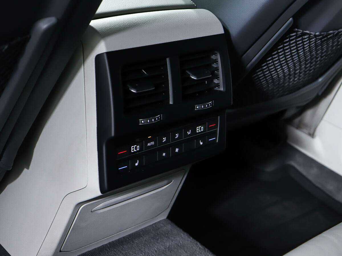Volkswagen Touareg 2020 года с пробегом. Фото: #15