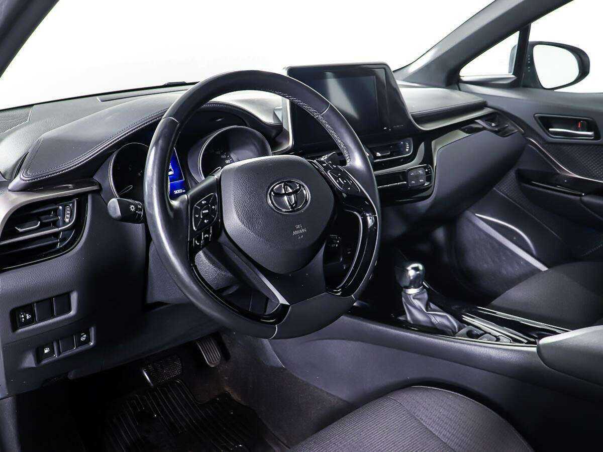 Toyota C-HR 2019 года с пробегом. Фото: #12
