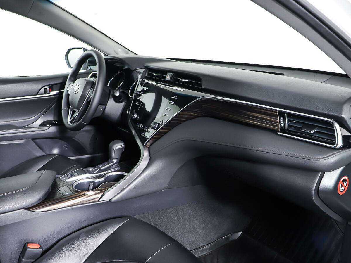 Toyota Camry 2018 года с пробегом. Фото: #8