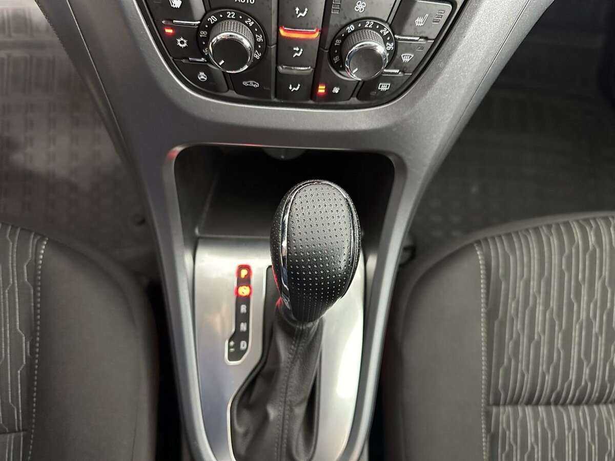 Opel Astra 2013 года с пробегом. Фото: #9