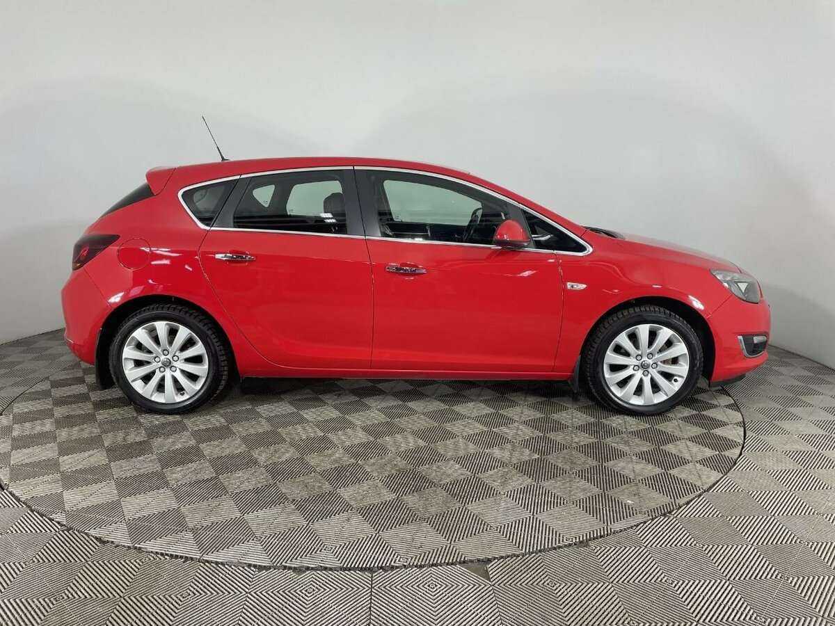 Opel Astra 2013 года с пробегом. Фото: #3