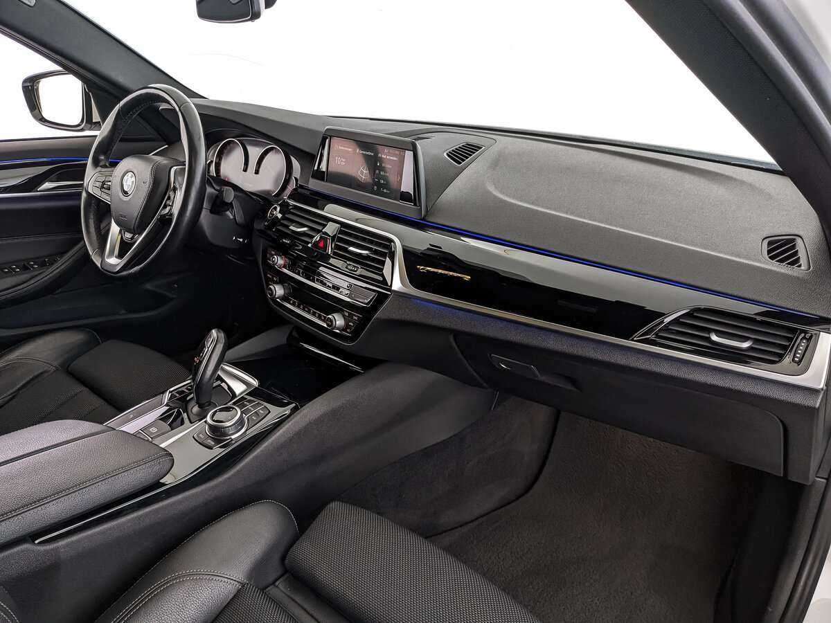BMW 5 серии 2017 года с пробегом. Фото: #8