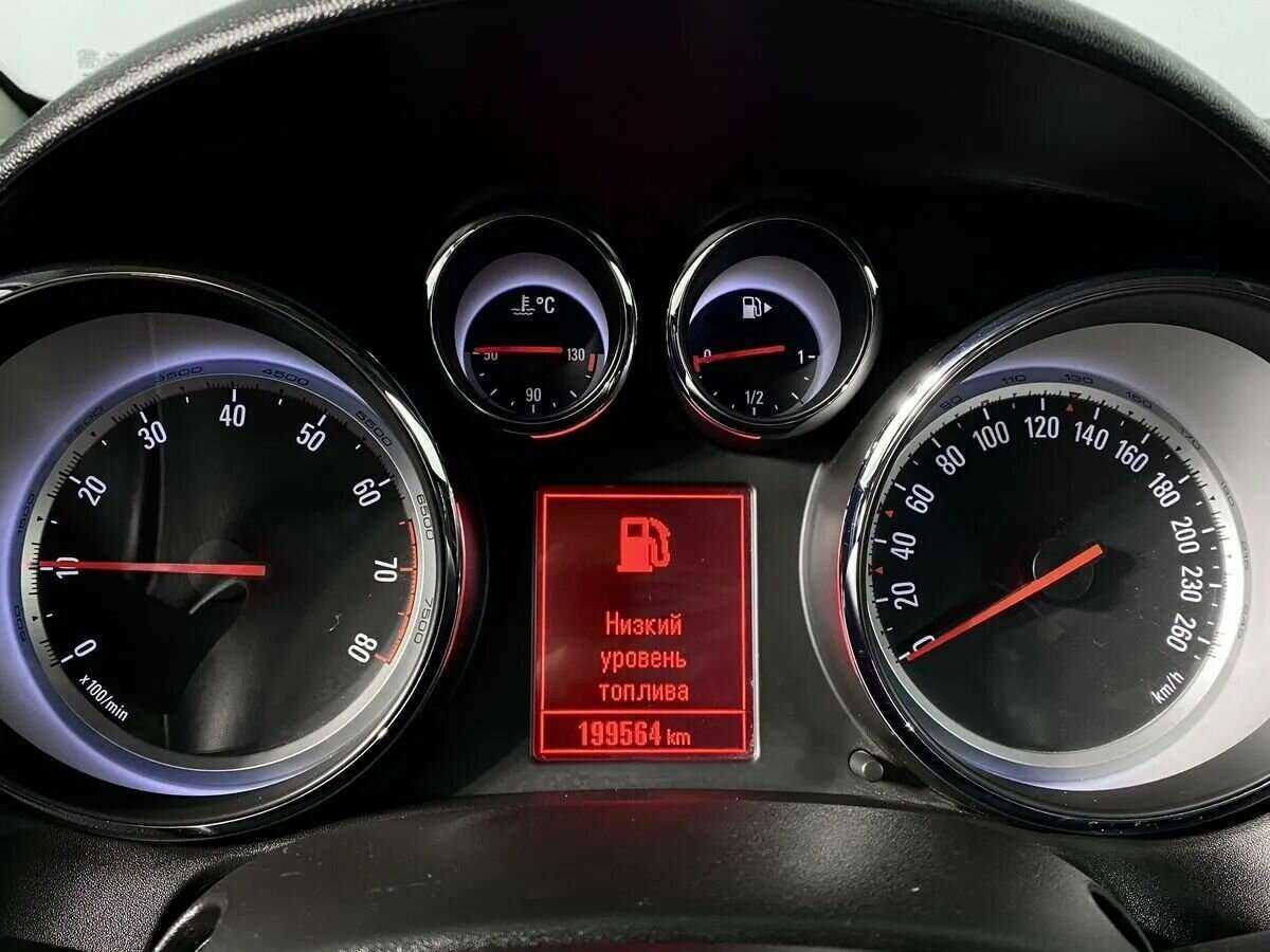 Opel Astra 2013 года с пробегом. Фото: #14