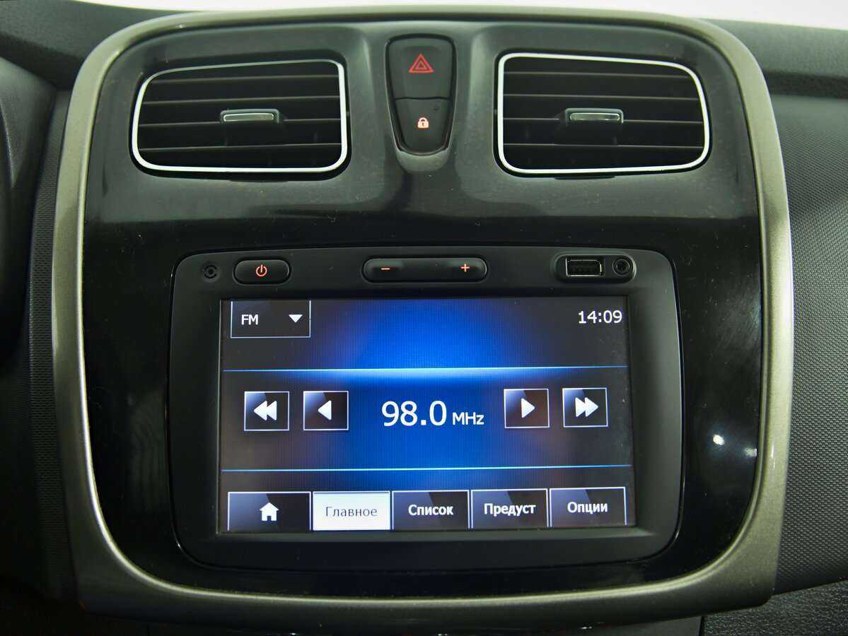 Renault Logan 2015 года с пробегом. Фото: #11