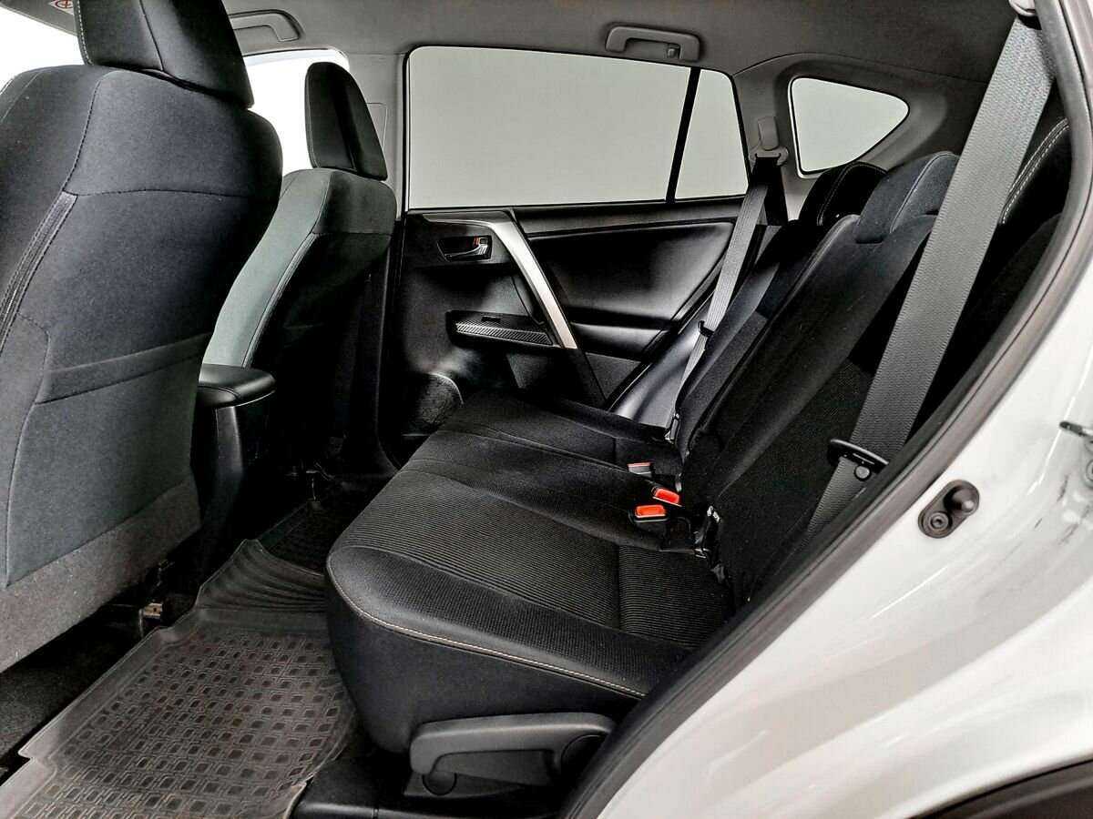 Toyota RAV4 2015 года с пробегом. Фото: #7
