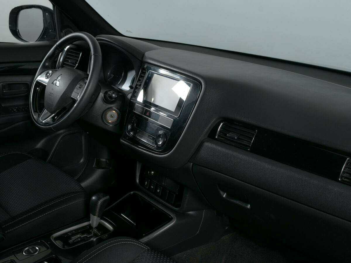 Mitsubishi Outlander 2018 года с пробегом. Фото: #5