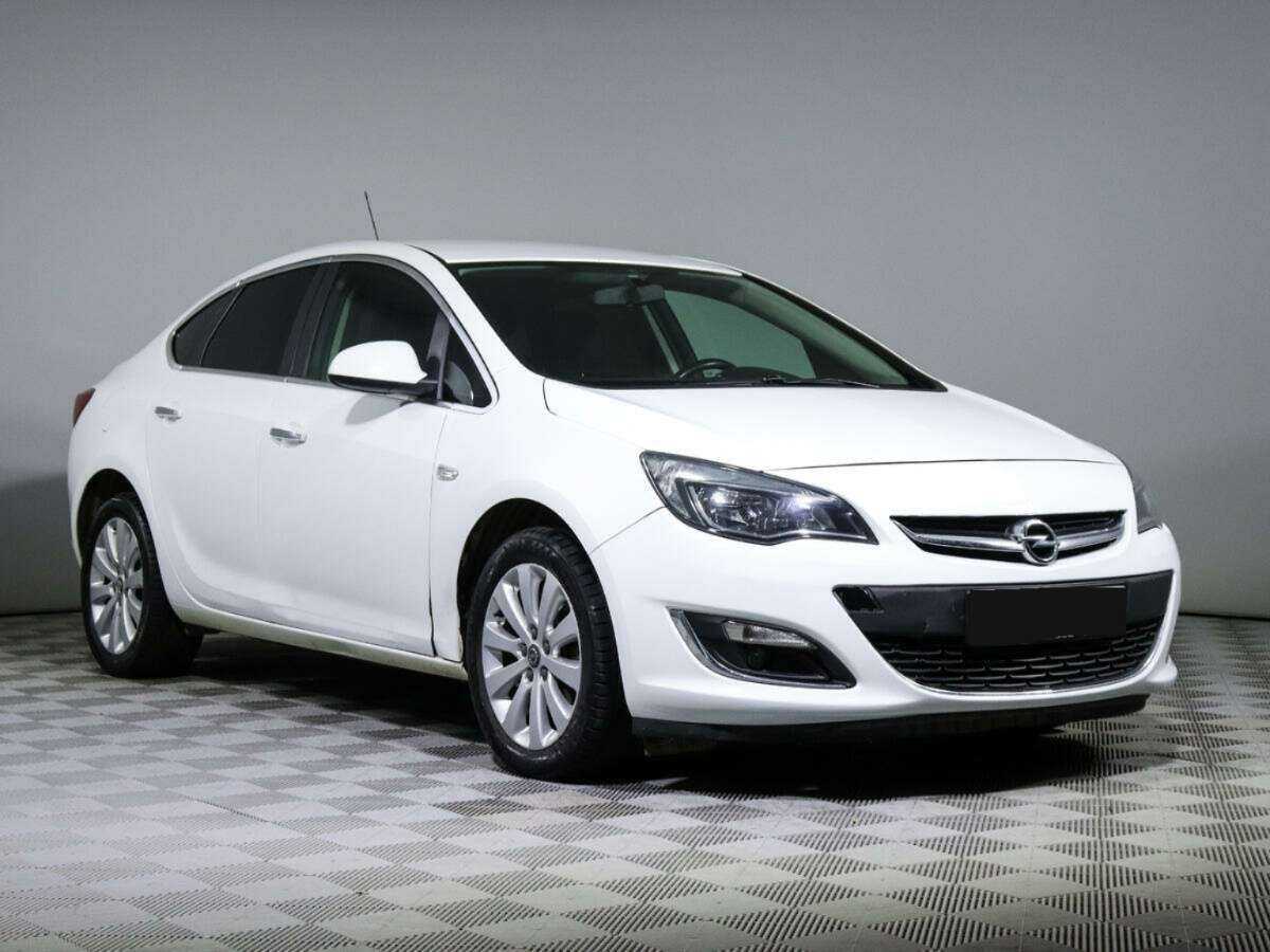 Opel Astra 2013 года с пробегом. Фото: #2
