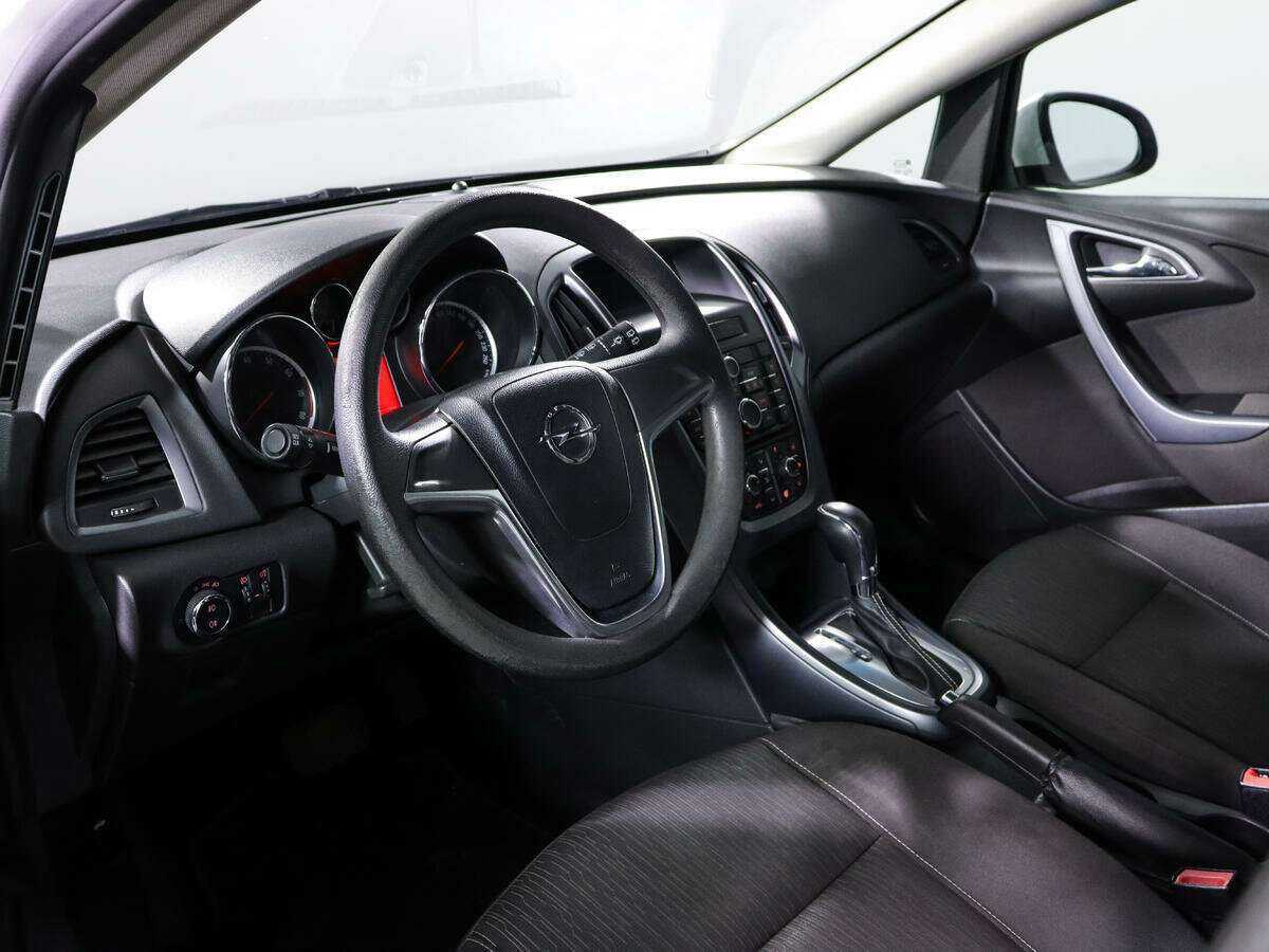 Opel Astra 2012 года с пробегом. Фото: #12