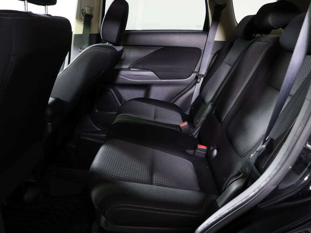 Mitsubishi Outlander 2018 года с пробегом. Фото: #11