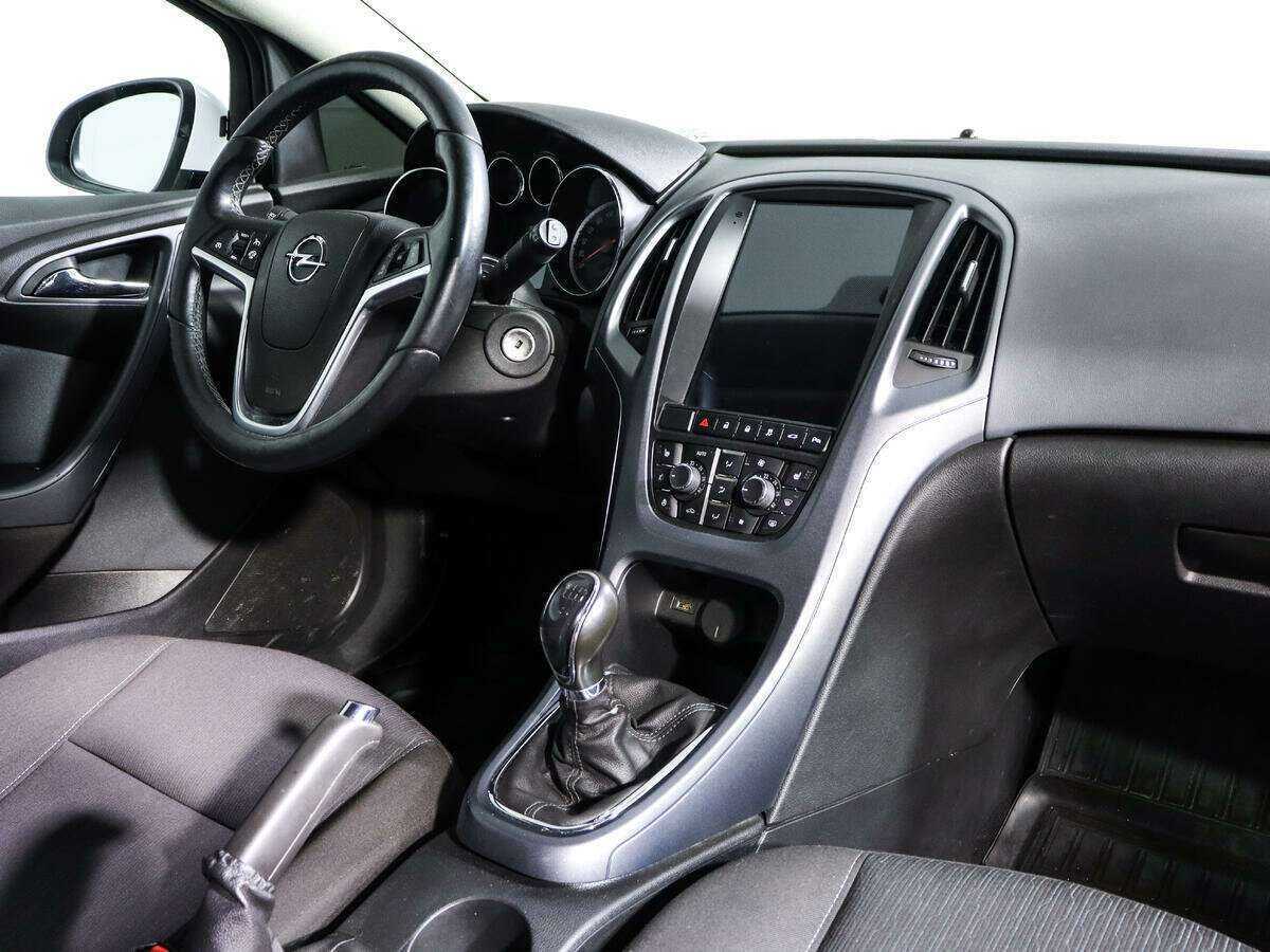 Opel Astra 2013 года с пробегом. Фото: #8