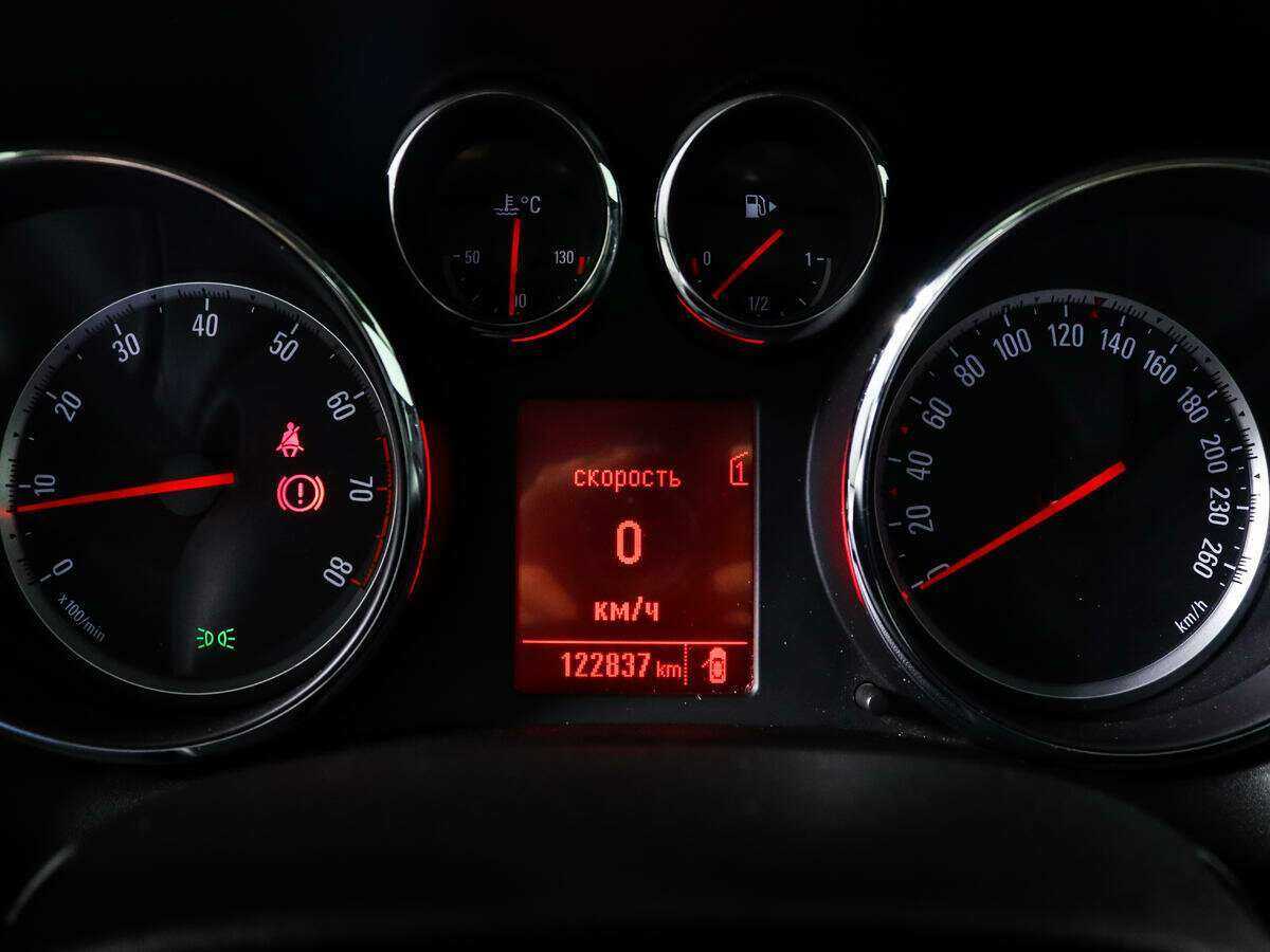 Opel Astra 2013 года с пробегом. Фото: #10