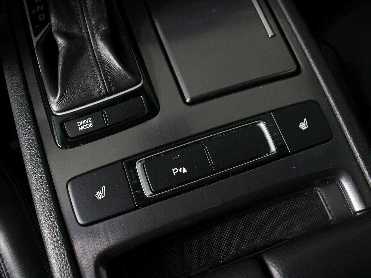 Hyundai Genesis 2014 года с пробегом. Фото: #21