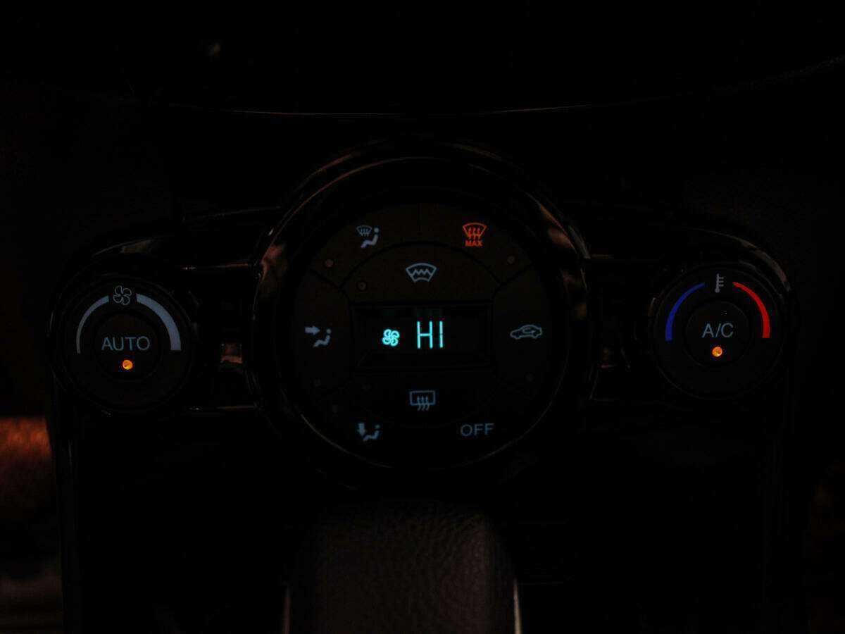 Ford Fiesta 2015 года с пробегом. Фото: #15