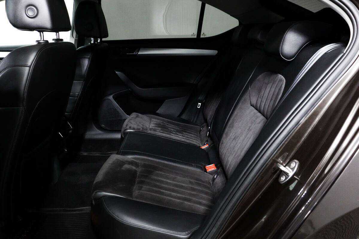 Skoda Superb 2015 года с пробегом. Фото: #11