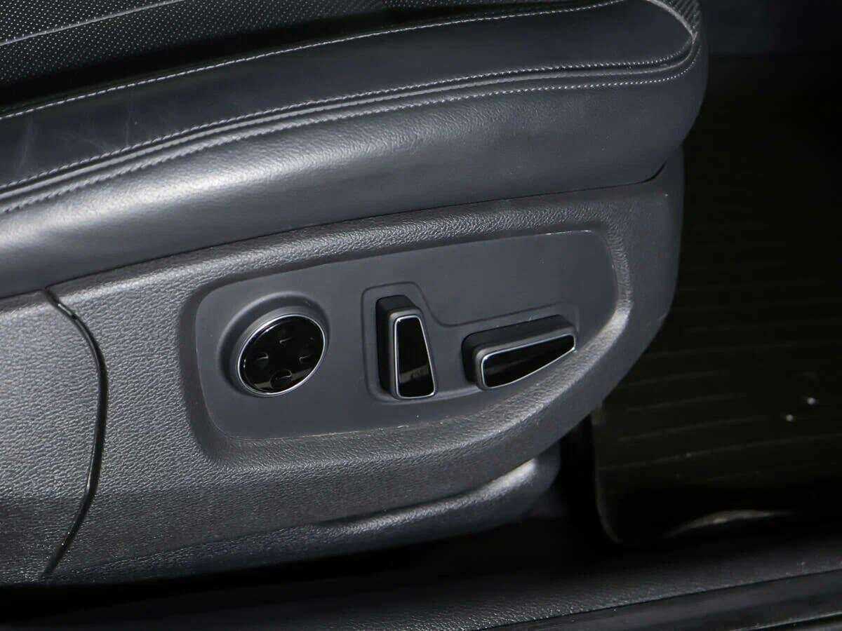 Hyundai Genesis 2014 года с пробегом. Фото: #18