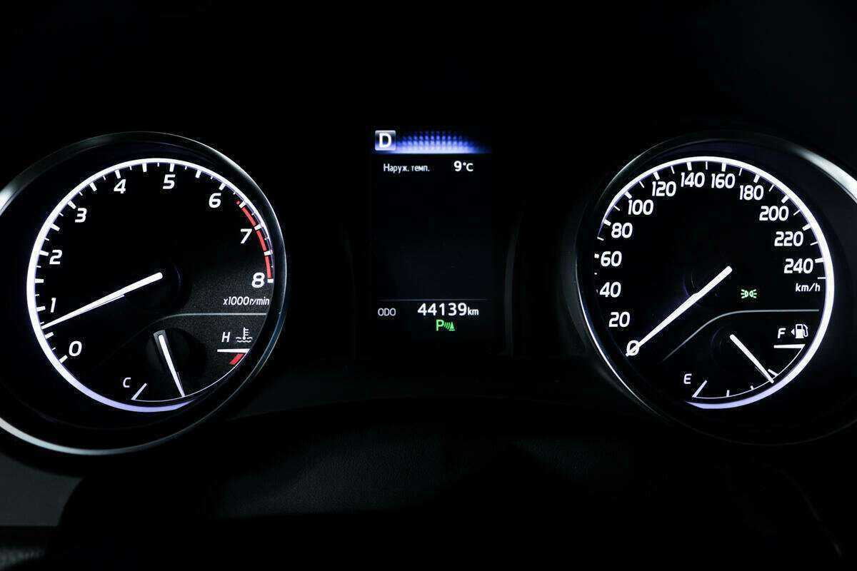 Toyota Camry 2018 года с пробегом. Фото: #9