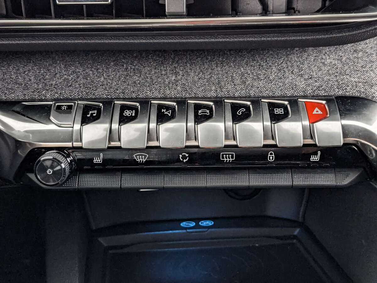 Peugeot 3008 2018 года с пробегом. Фото: #21