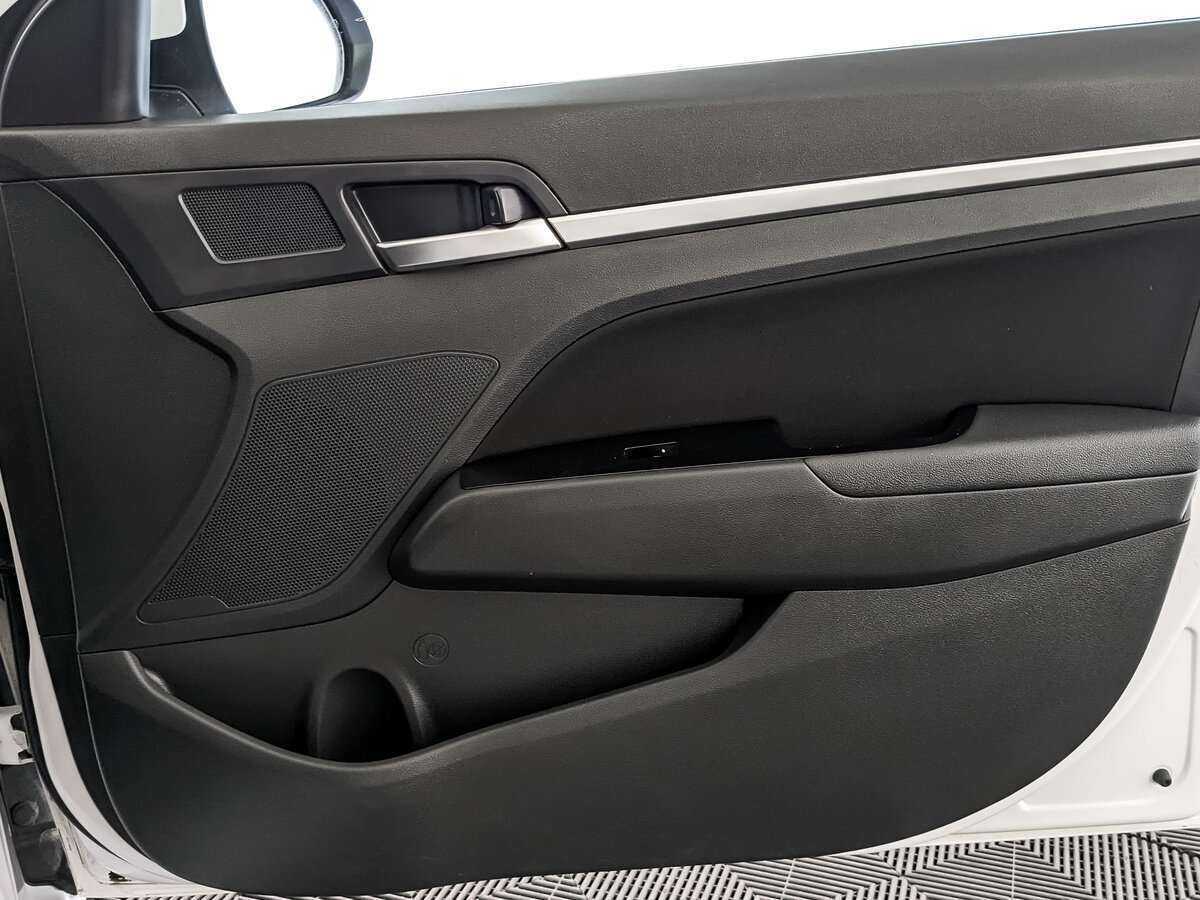 Hyundai Elantra 2020 года с пробегом. Фото: #20