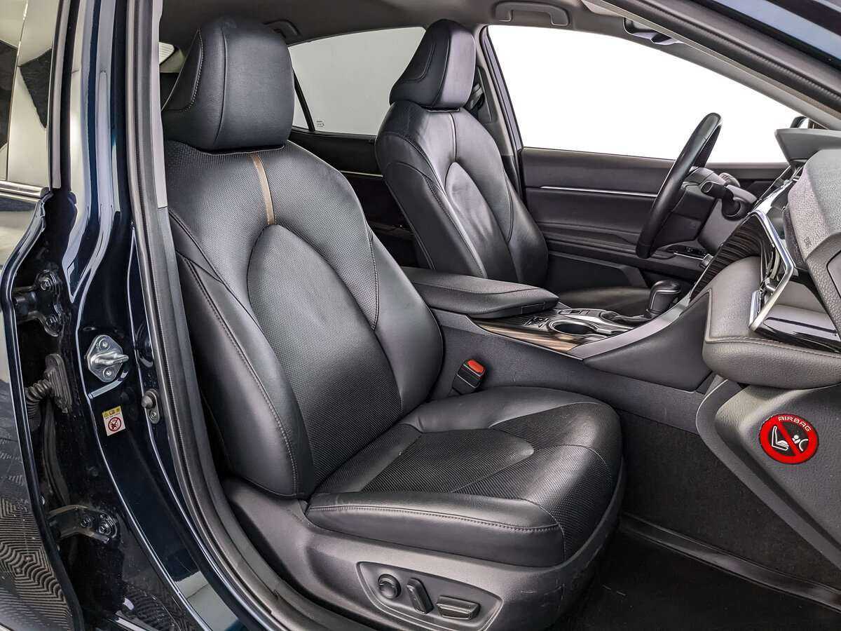 Toyota Camry 2018 года с пробегом. Фото: #19