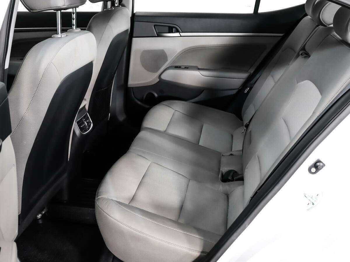 Hyundai Elantra 2017 года с пробегом. Фото: #9