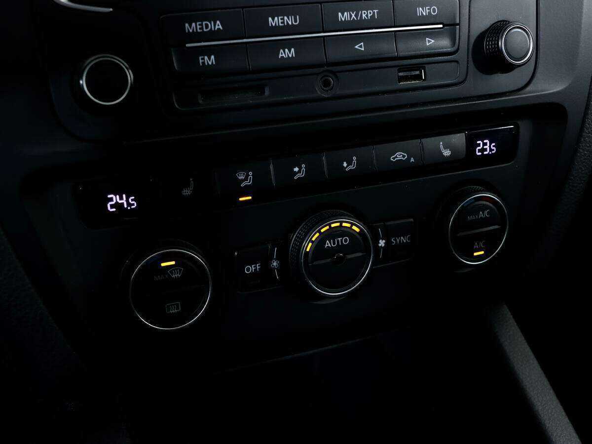 Volkswagen Jetta 2015 года с пробегом. Фото: #12