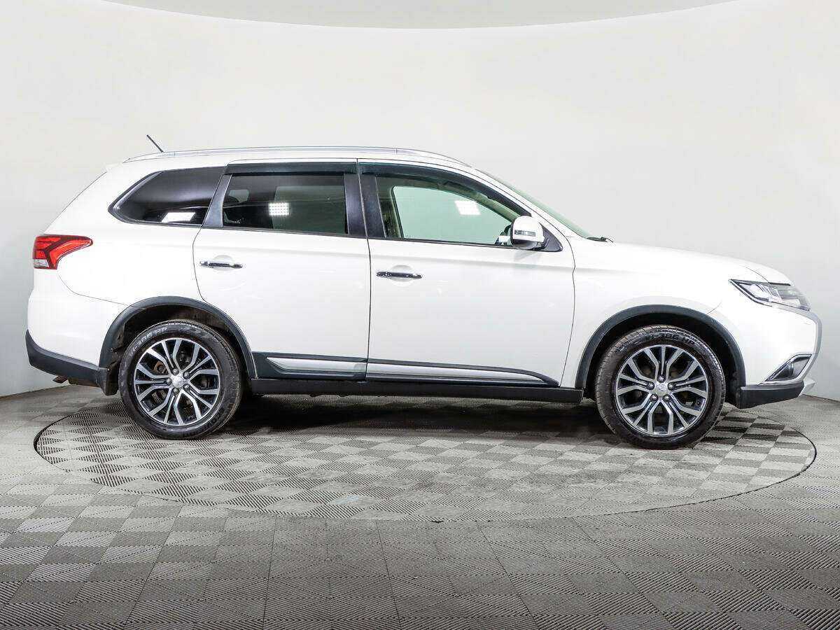 Mitsubishi Outlander 2016 года с пробегом. Фото: #3