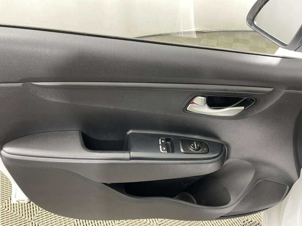 Kia Rio 2021 года с пробегом. Фото: #7