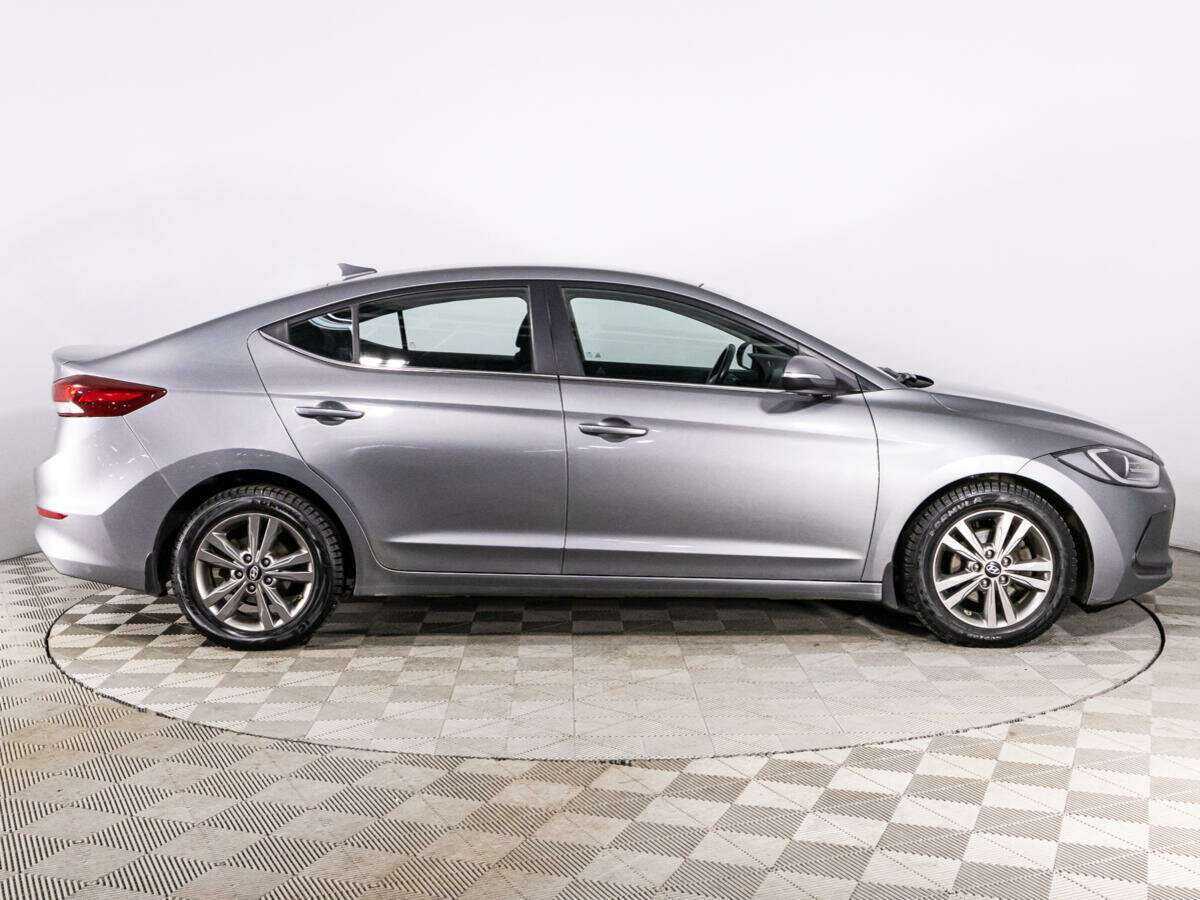 Hyundai Elantra 2018 года с пробегом. Фото: #3