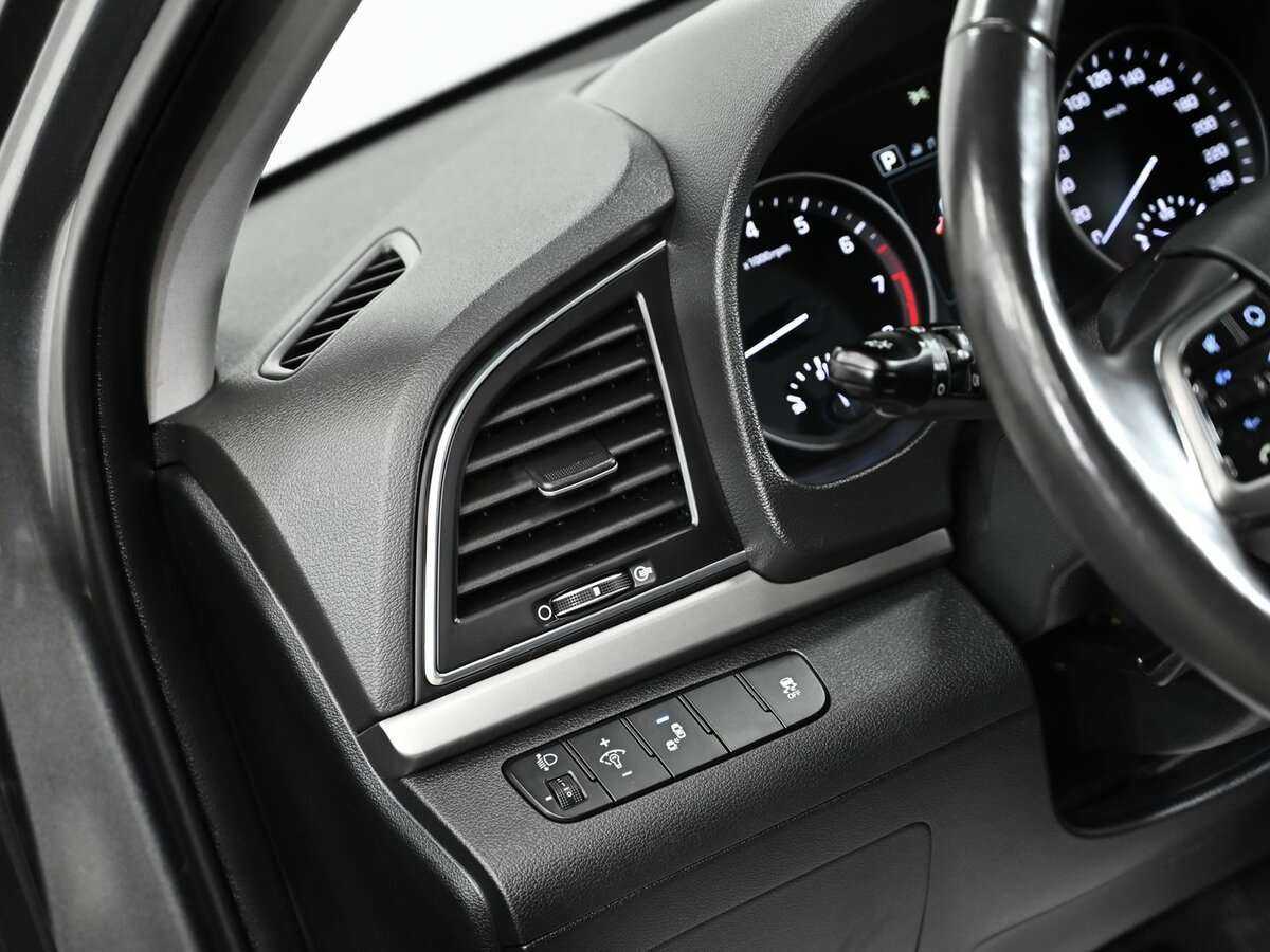 Hyundai Elantra 2018 года с пробегом. Фото: #6