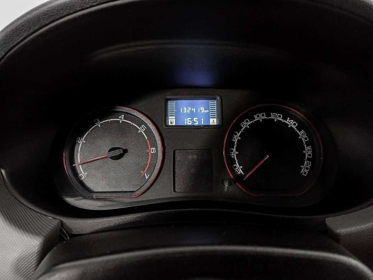 Renault Logan 2012 года с пробегом. Фото: #12