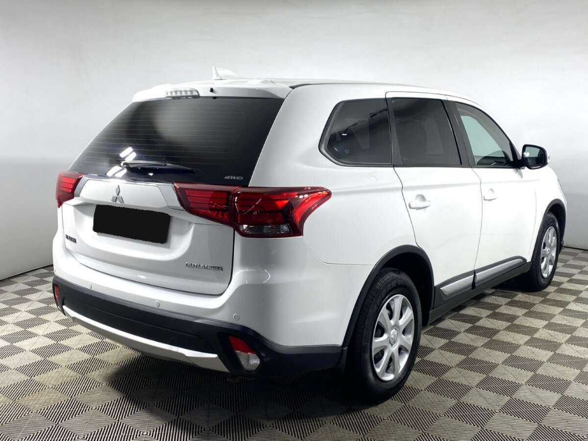 Mitsubishi Outlander 2017 года с пробегом. Фото: #4