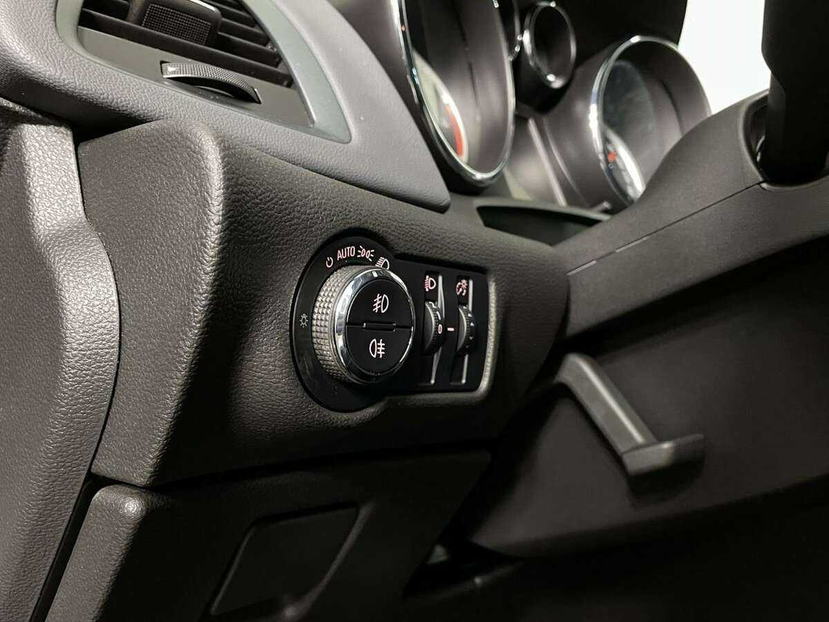 Opel Astra 2013 года с пробегом. Фото: #8