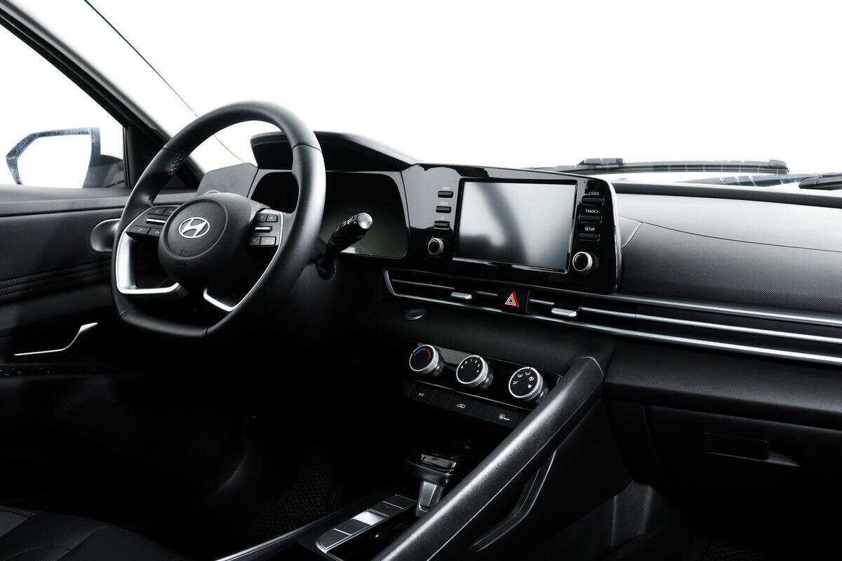 Hyundai Elantra 2023 года с пробегом. Фото: #8