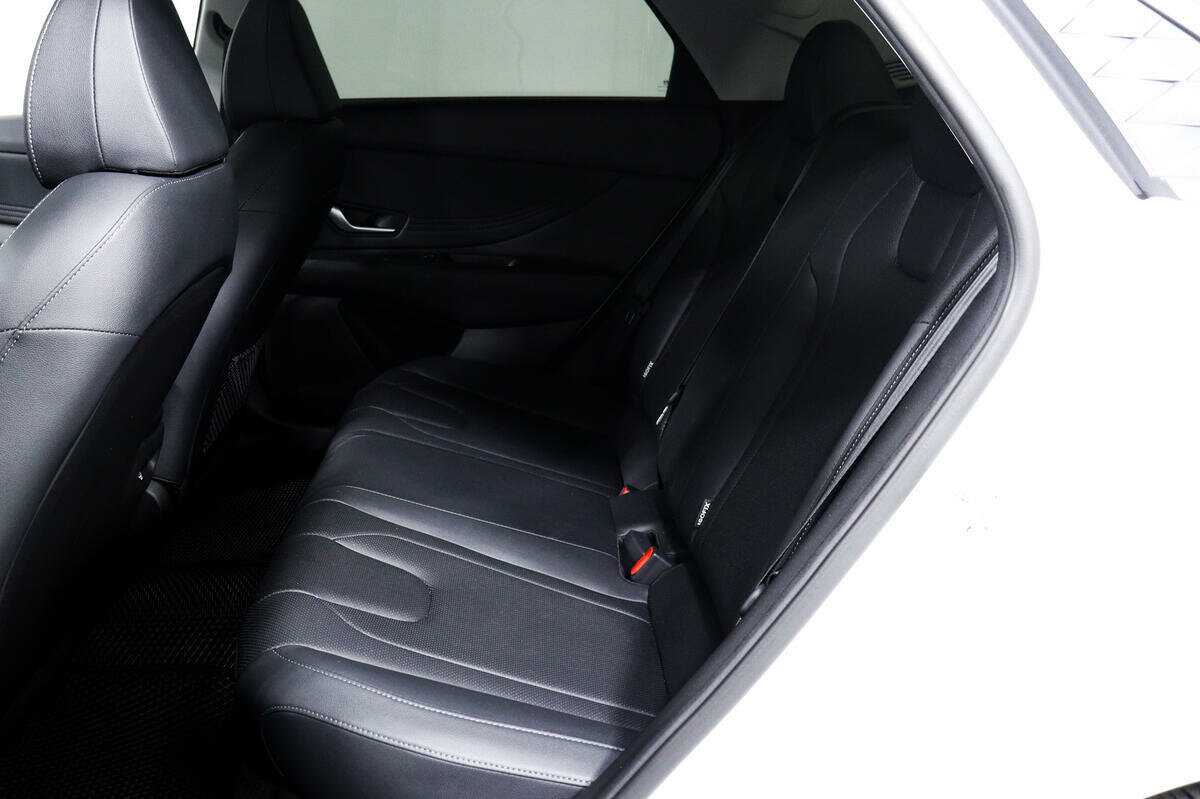 Hyundai Elantra 2023 года с пробегом. Фото: #11