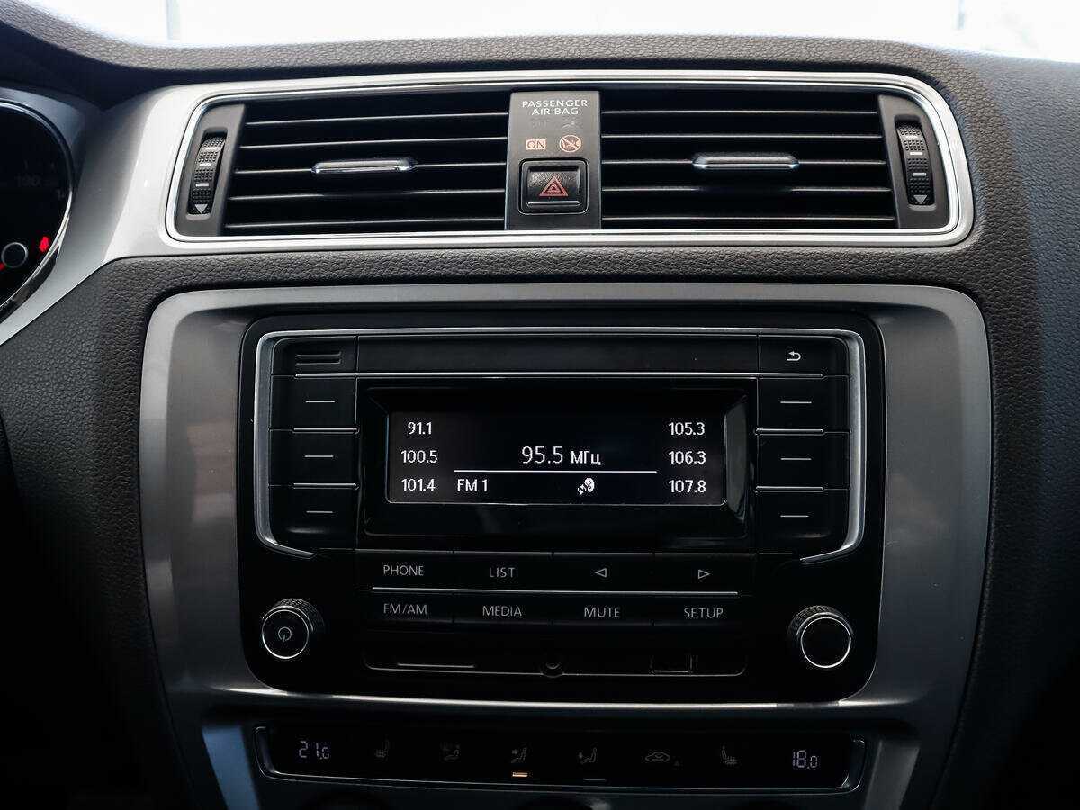 Volkswagen Jetta 2017 года с пробегом. Фото: #12