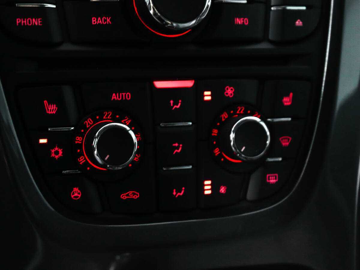 Opel Astra 2013 года с пробегом. Фото: #12